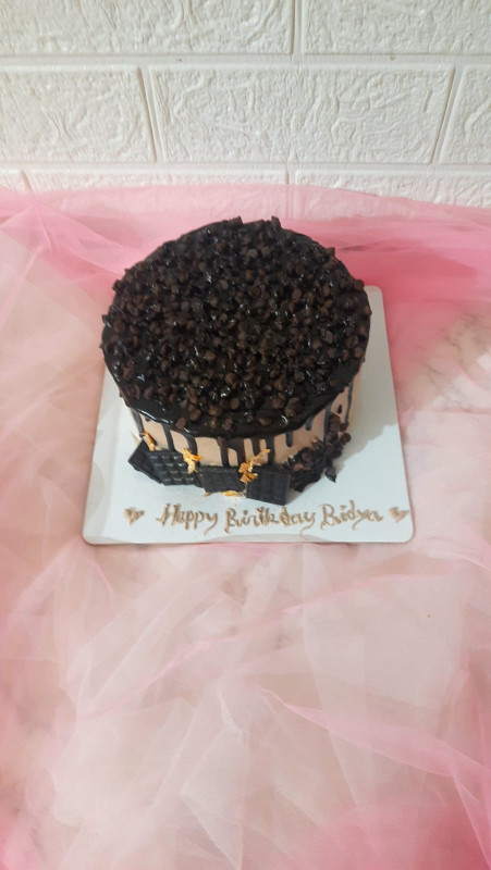 Chocolate Semi Loaded Cake